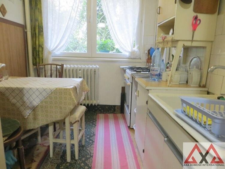 Apartament cu 3 camere semidecomandat în Titan