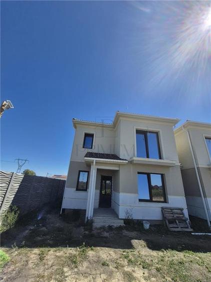 Duplex cu 5 camere cu Teren 305 Mp în Moșnița Nouă