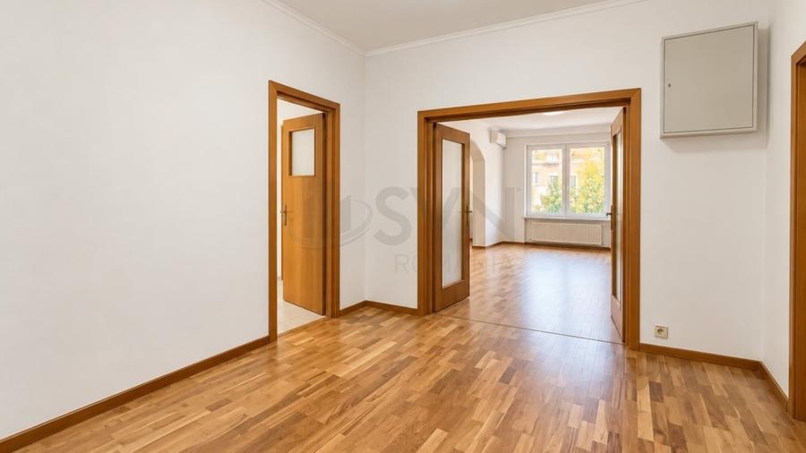 Apartament cu 8 camere decomandat în Aviatorilor