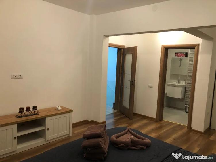 Apartament cu 4 camere decomandat în Cioplea