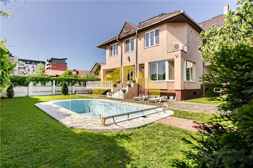 Casă individuală cu 13 camere cu Canalizare în Micălaca