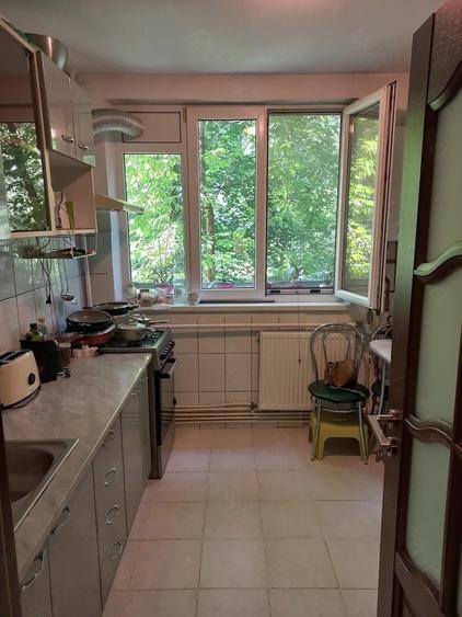 Apartament cu 3 camere semidecomandat în Drumul Taberei