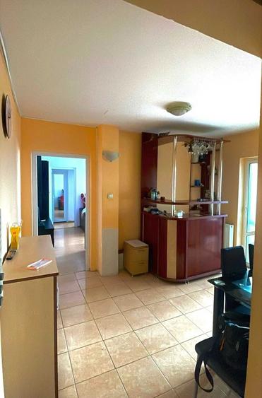 Apartament cu 3 camere semidecomandat în Comana