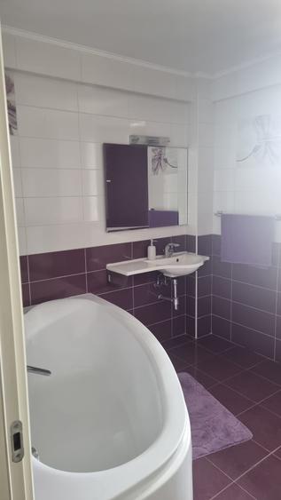 Apartament cu 3 camere decomandat în Libertății