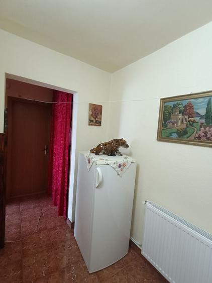 Apartament cu 3 camere decomandat, mobilat în Cetate