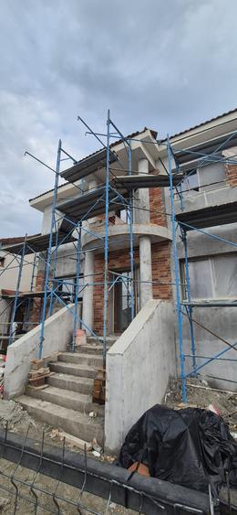 Casă individuală cu 5 camere cu Canalizare în Dezmir
