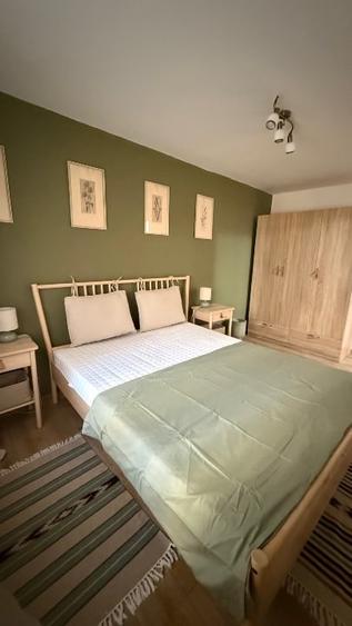 Apartament cu 2 camere semidecomandat, mobilat în Bucovina