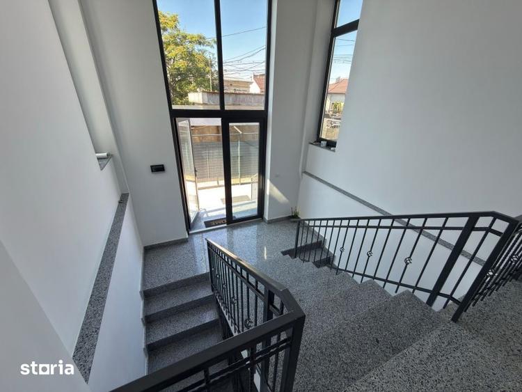 Casă cu 9 camere cu Teren 232 Mp în Ana Ipătescu