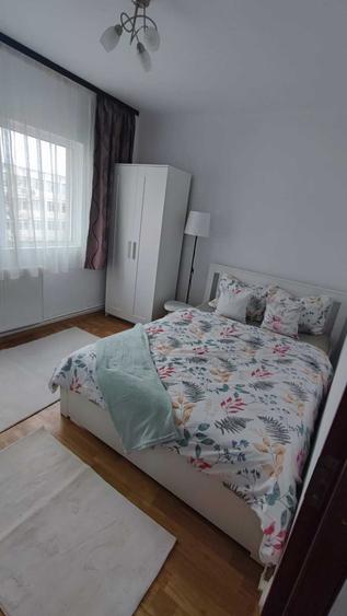 Apartament cu 4 camere semidecomandat în Faleza Nord