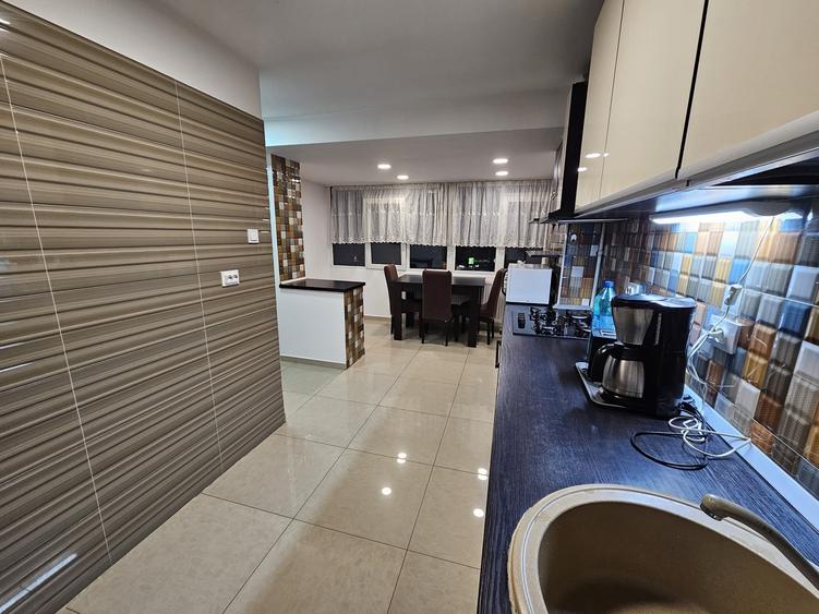 Apartament cu 3 camere decomandat în Decebal