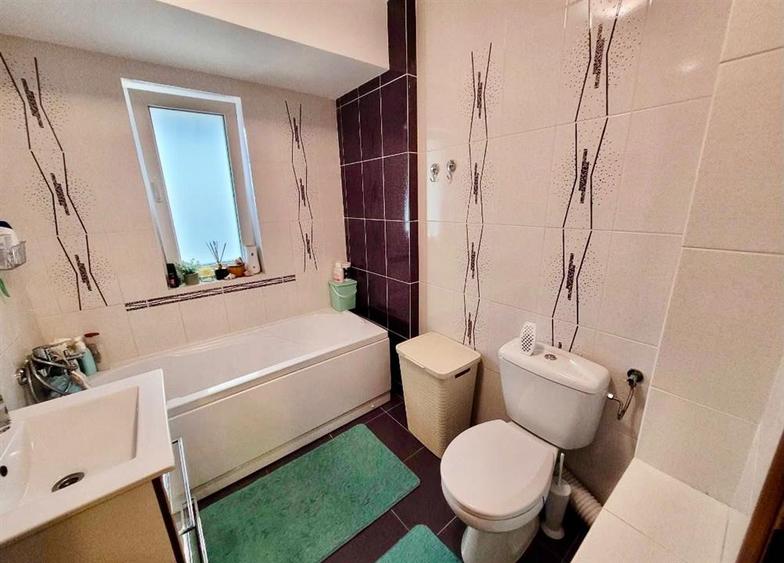 Apartament cu 3 camere decomandat în Păcurari