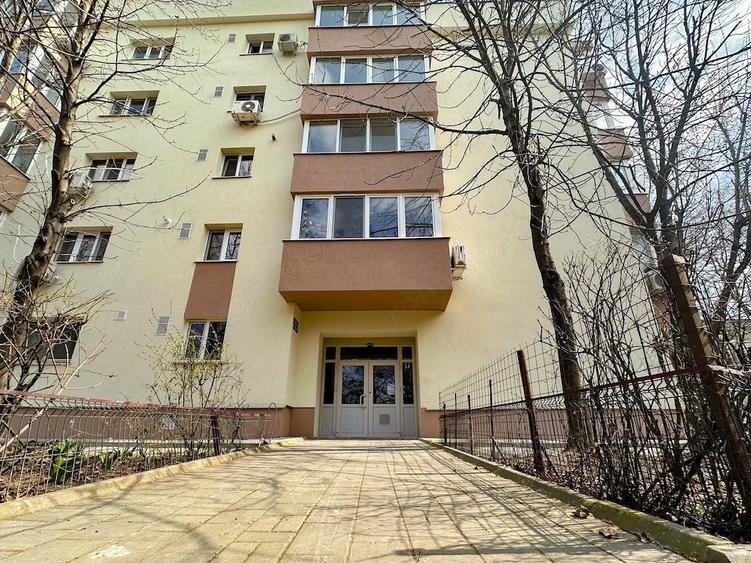 Apartament cu 2 camere semidecomandat în Baicului