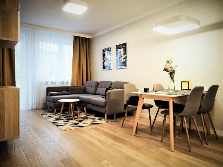 Apartament cu 2 camere decomandat, mobilat în Capitol