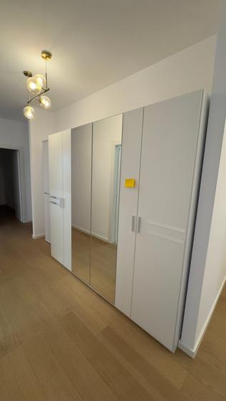 Apartament cu 4 camere decomandat în Băneasa