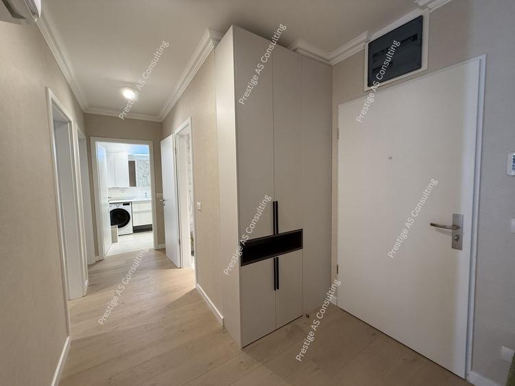 Apartament cu 3 camere semidecomandat, mobilat în Take Ionescu