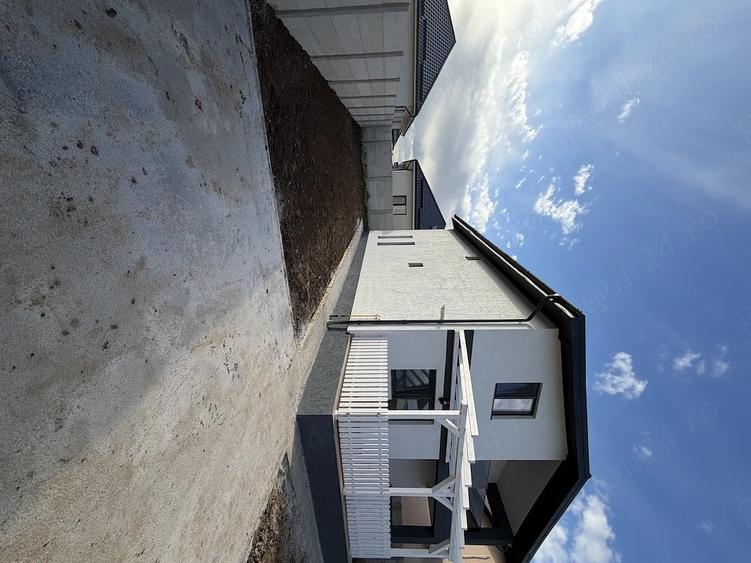 Casă cu 4 camere cu Teren 350 Mp în 1 Decembrie