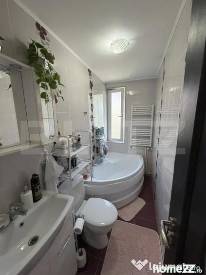 Apartament cu 3 camere semidecomandat în Central