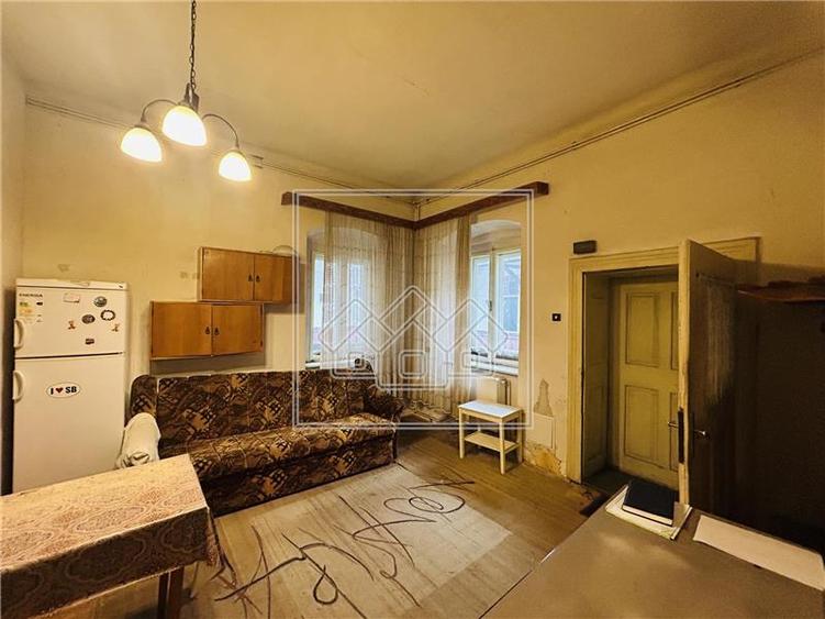 Apartament cu 2 camere nedecomandat în Ultracentral