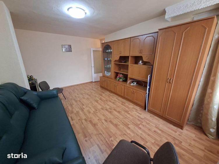 Apartament cu 4 camere decomandat în Cetate
