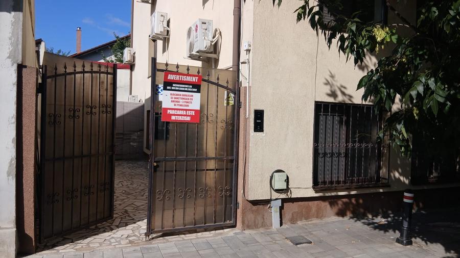 Apartament cu 3 camere semidecomandat în Moșilor