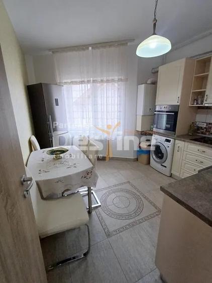 Apartament cu 2 camere decomandat în Tractorul