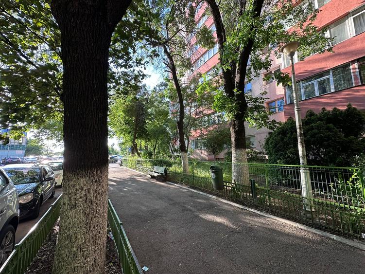 Apartament de 3 camere decomandate lângă parc. - 2