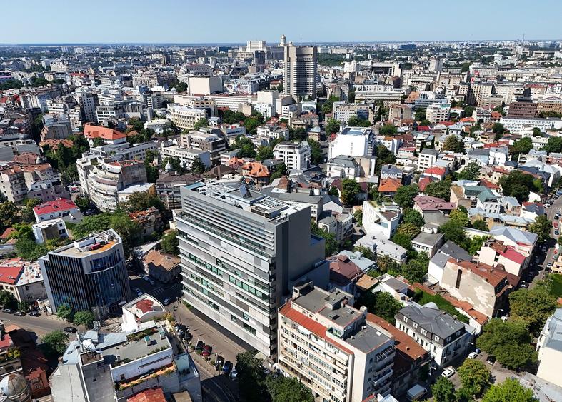 Birou, de 9,250 mp, în Universitate