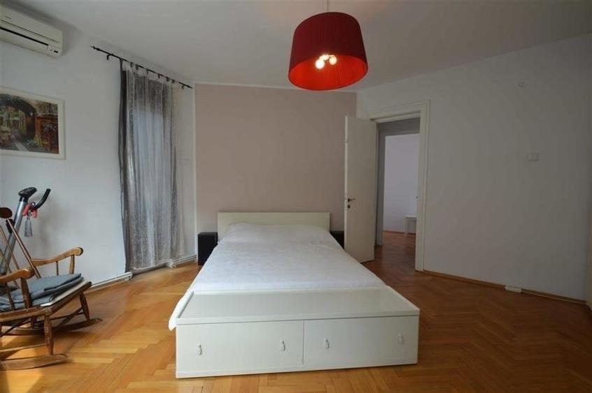 Apartament cu 5 camere decomandat, mobilat în Magheru