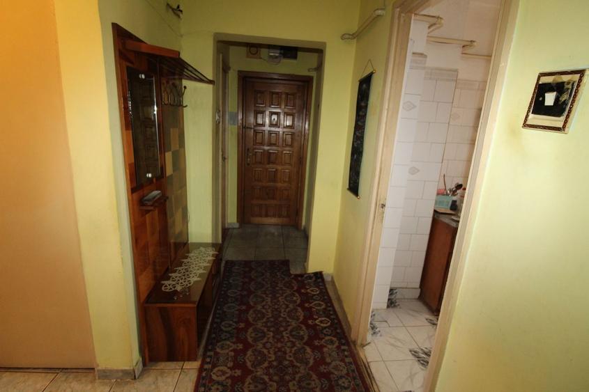Apartament cu 3 camere decomandat în 9 Mai