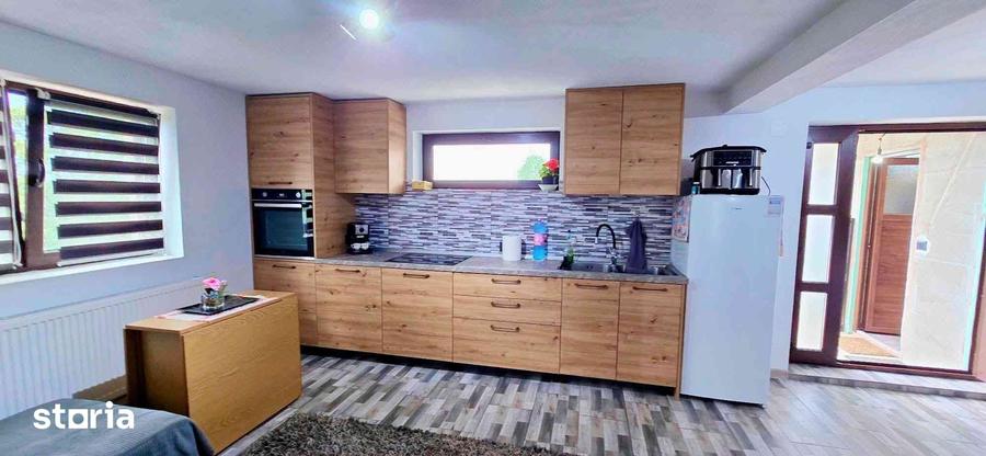 Casă cu 3 camere cu Teren 796 Mp în Vâlcea