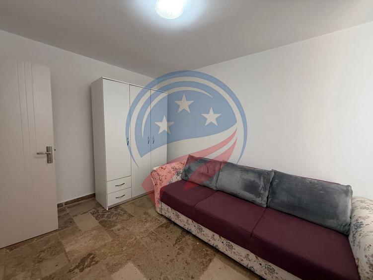 Apartament cu 3 camere semidecomandat în 1 Mai