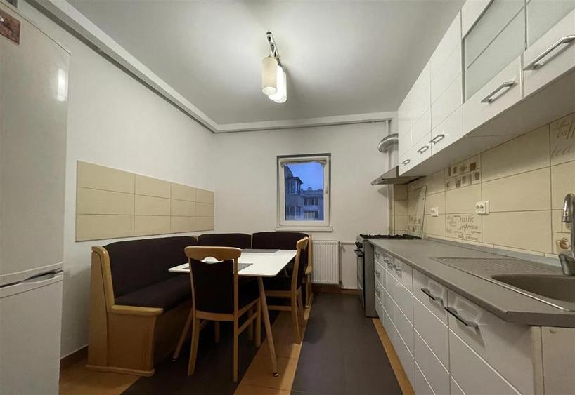 Apartament cu 3 camere decomandat, mobilat în Aviației