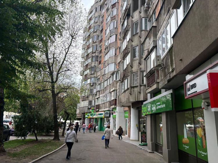 Spațiu comercial, de 147 mp, în Titan