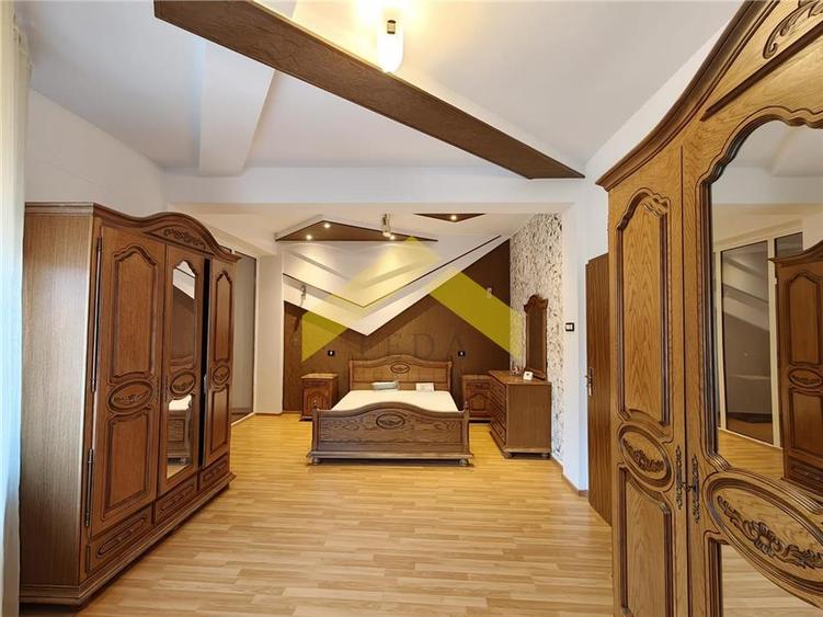 Apartament cu 3 camere semidecomandat în Ultracentral