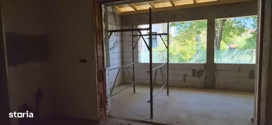 Casă cu 4 camere în Bascov