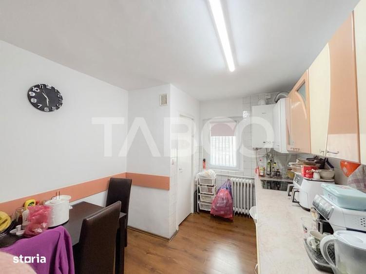 Apartament cu 4 camere decomandat, mobilat în Bulgaria