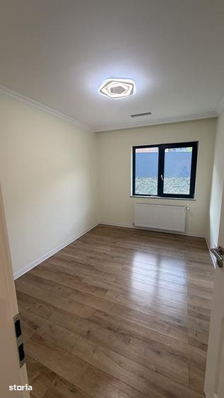 Casă cu 5 camere cu Teren 1000 Mp în Central