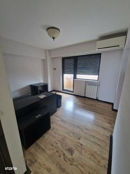 Apartament cu 4 camere în Victoriei