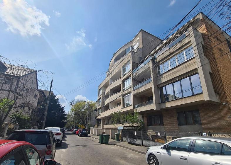 Birou, de 1,800 mp, în Aviatorilor