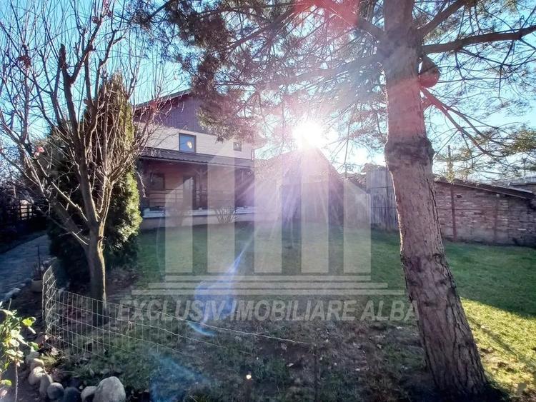 Casă individuală cu 5 camere cu Canalizare în Micești