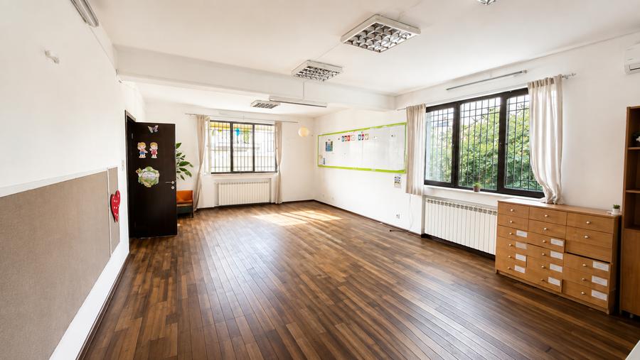 Casă individuală cu 11 camere cu Teren 1300 Mp în Pipera