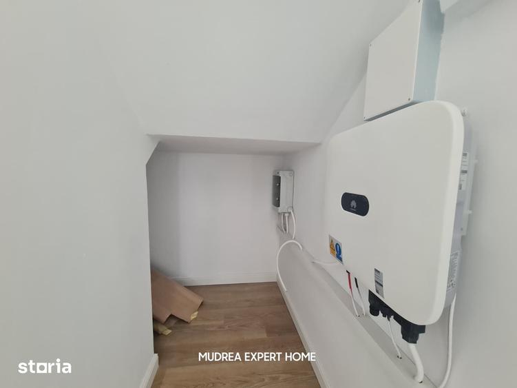 Casă cu 8 camere cu Teren 580 Mp în Corbeanca