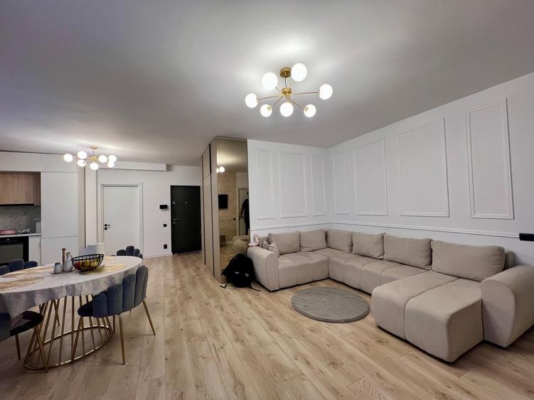 Apartament cu 3 camere semidecomandat, mobilat în Florești