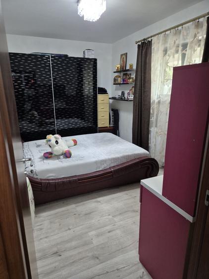 Apartament cu 2 camere semidecomandat în Runcu