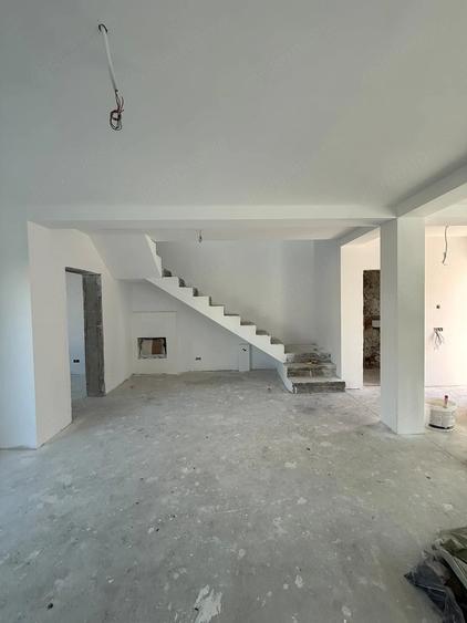 Casă cu 4 camere cu Teren 356 Mp în Moșnița Nouă