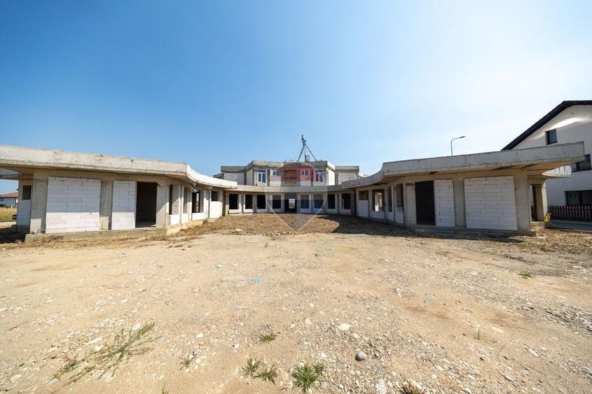 Spațiu comercial, de 2,439.1398925781 mp, în Sud