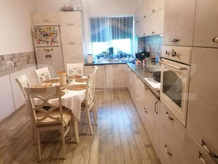 Casă cu 5 camere cu Teren 8800 Mp în Adâncata
