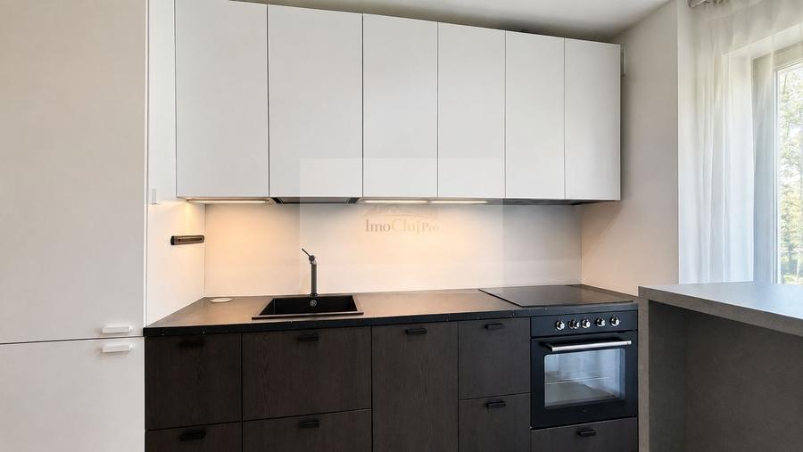 Apartament cu 2 camere semidecomandat, mobilat în Semicentral