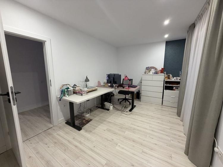 Casă cu 4 camere cu Teren 300 Mp în Central