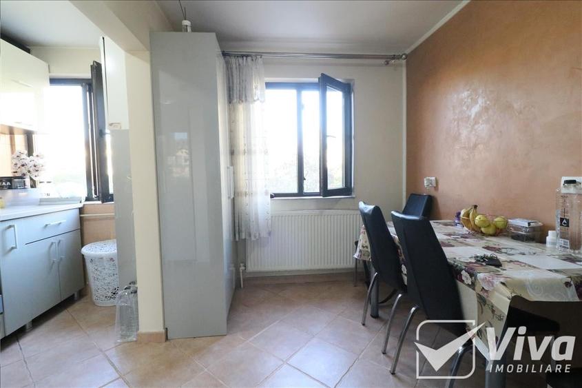 Apartament cu 3 camere semidecomandat în Alexandru cel Bun